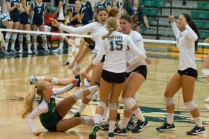 The momentum of over 1,300 fans at Mott Athletics Center on Friday night helped Cal Poly to a straight-sets victory. By Owen Main