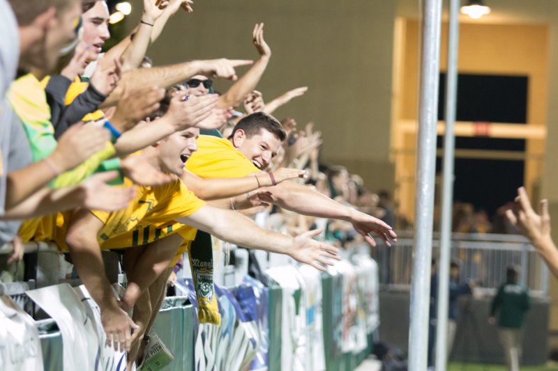 2013-10-25-cpucsbsoccercrowd-12