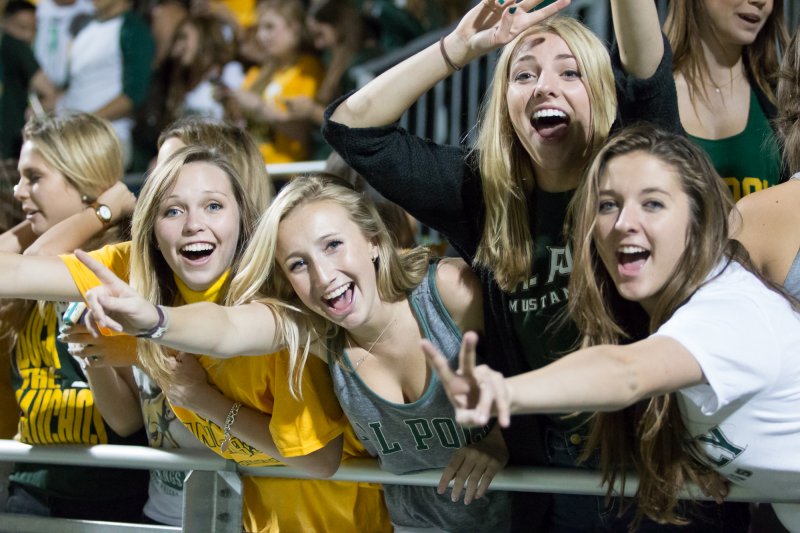2013-10-25-cpucsbsoccercrowd-19