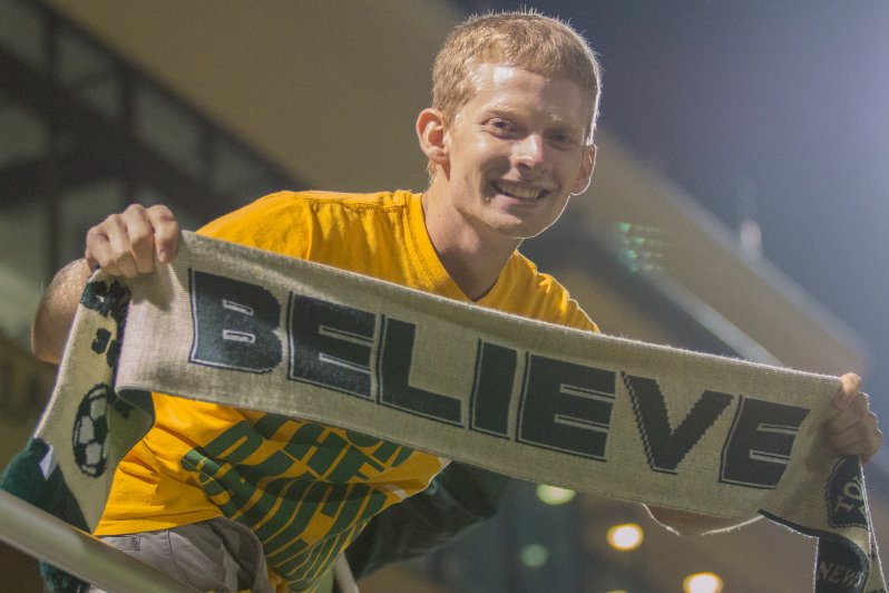 2013-10-25-cpucsbsoccercrowd-47