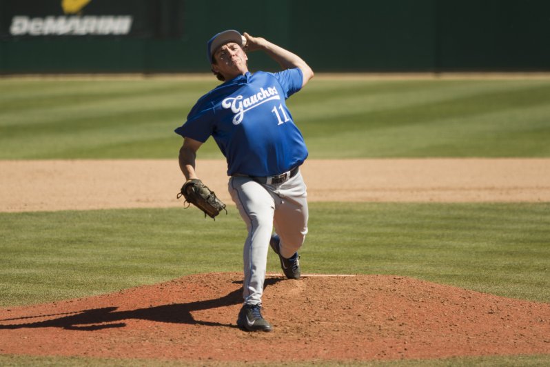 2014-04-06-CPBatsVsUCSB-1