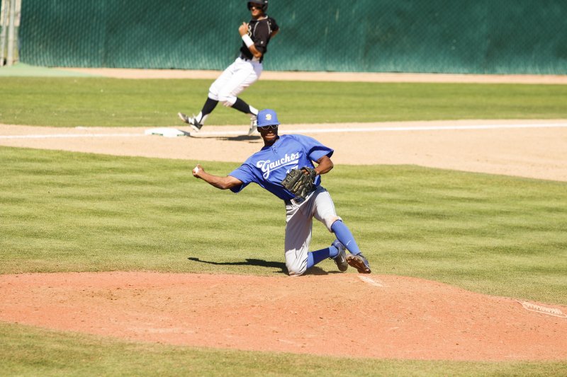 2014-04-06-CPBatsVsUCSB-12