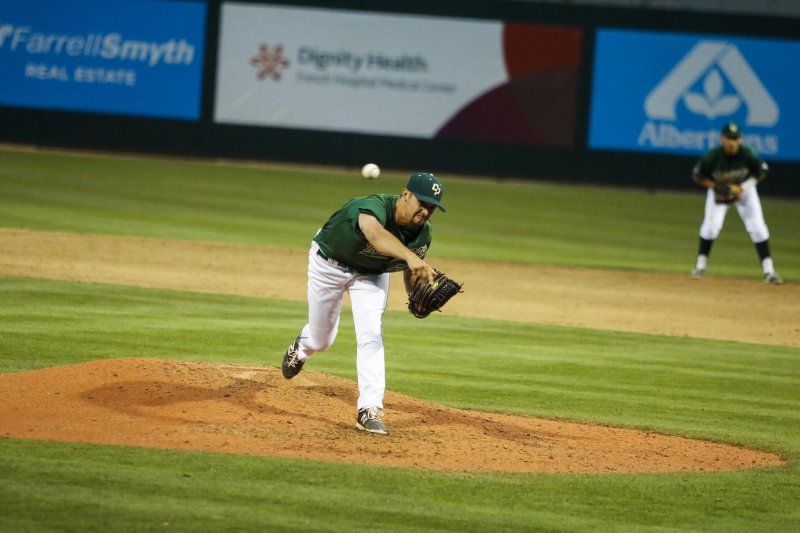 2014-04-18-CPBatsVsCSUF-29