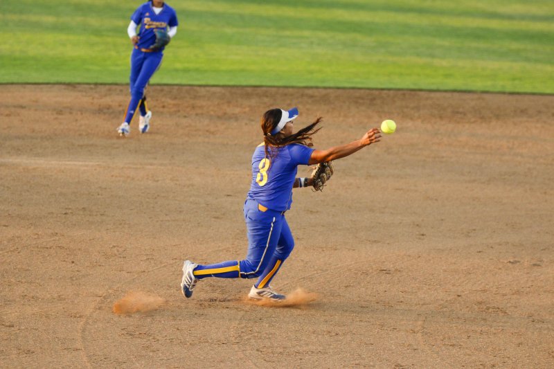 2014-04-22-CPSoftballvsCSUB-14