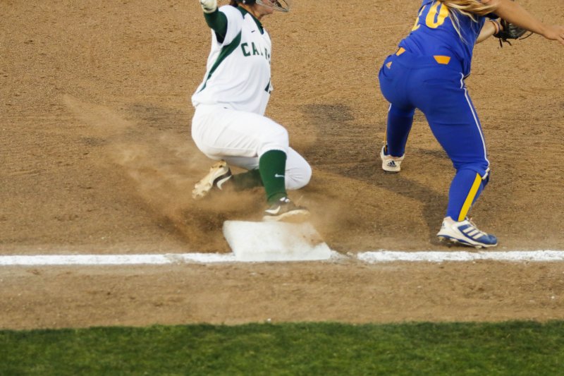 2014-04-22-CPSoftballvsCSUB-19